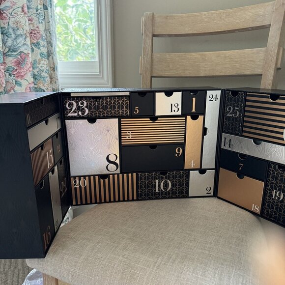 bloomingdale's Beauty Advent Calendar 2024 Holiday Gift **BOX ONLY** - Picture 2 of 6